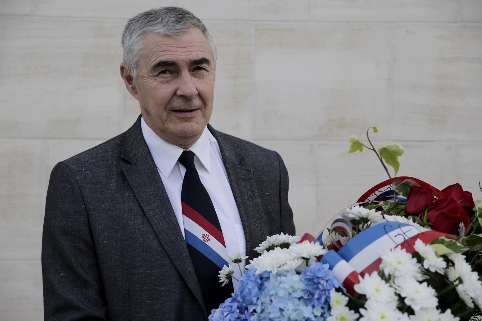 02.07.2020., Mostar, Bosna i Hercegovina - Zeljko Glasnovic polozio je vijenac i zapalio svijece na spomen obiljezju poginulim braniteljima ispred Hrvatskog doma "Herceg Stjepan Kosaca". Photo: Denis Kapetanovic/PIXSELL