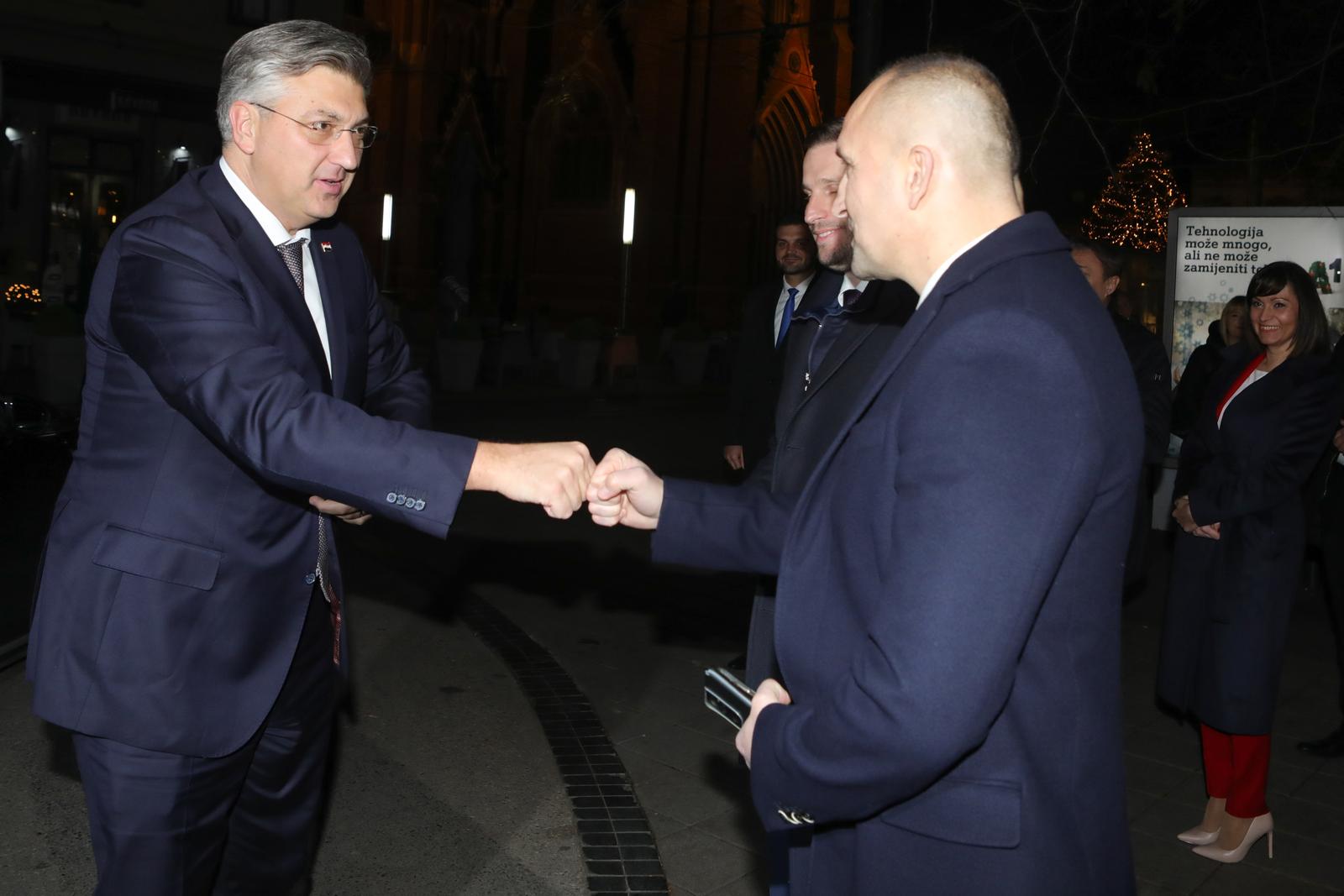 02.12.2021., Osijek - U povodu obiljezavanja Dana Grada odrzan je sastanak predsjednika Vlade Andreja Plenkovica s zupanom Ivanom Anusicem i gradonacelnikom Grada Osijeka Ivanom Radicem. Predsjednik Vlade Andrej Plenkovic, zupan Ivan Anusic Photo: Dubravka Petric/PIXSELL