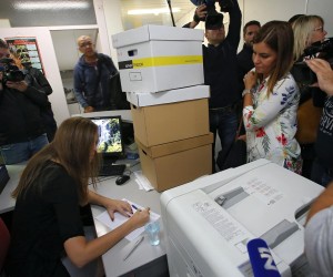 04.09.2017., Zagreb - Predstavnici 10 banaka predali su zahtjeve Agenciji za pravni promet (APN) svojih klijenata za subvencionirane stambene kredite. Photo: Jurica Galoic/PIXSELL