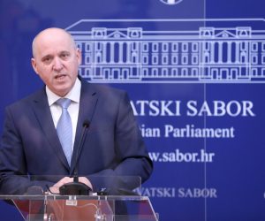 06.04.2022., Zagreb - Na konferenciji za medije kluba zastupnika HDZ-a o temi: "Oporba i referendumska pitanja gradjanskih inicijativa „Dosta je stozerokracije“ i „Odlucujmo zajedno“" govorio je zastupnik Branko Bacic. Photo: Patrik Macek/PIXSELL