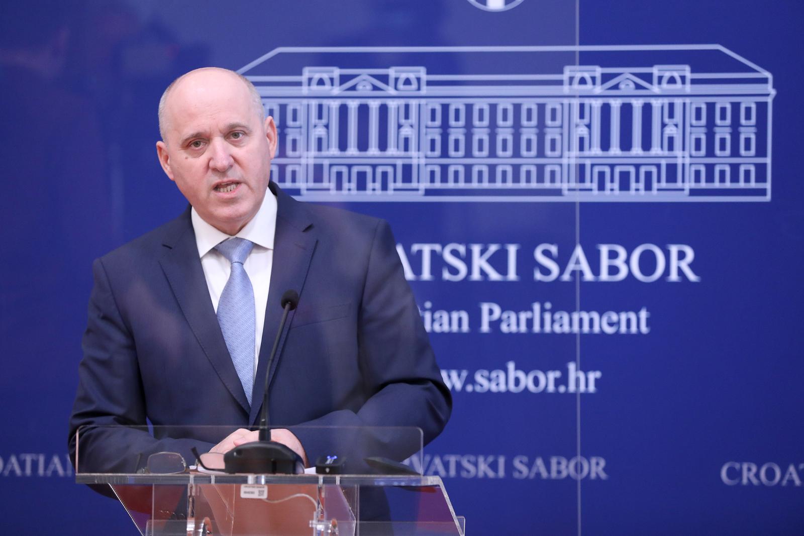 06.04.2022., Zagreb - Na konferenciji za medije kluba zastupnika HDZ-a o temi: "Oporba i referendumska pitanja gradjanskih inicijativa „Dosta je stozerokracije“ i „Odlucujmo zajedno“" govorio je zastupnik Branko Bacic. Photo: Patrik Macek/PIXSELL