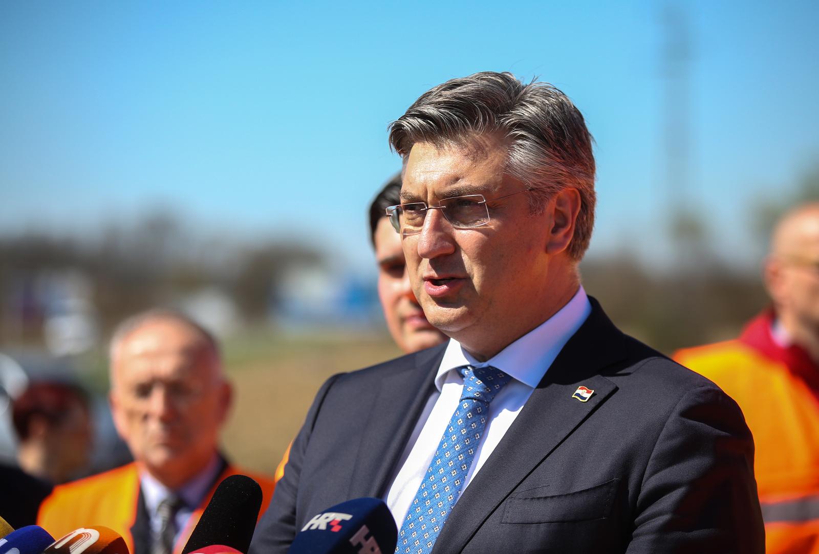 06.04..2022.,Sisak - Predsjednik Vlade RH Andrej Plenkovic posjetio je Sisacko-moslavacku zupaniju te obisao gradiliste novog mosta preko rijeke Odre te radove na trasi Autoceste A11  dionice Lekenik-Sisak Photo: Zeljko Hladika/PIXSELL
