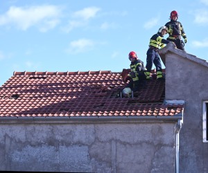 02.02.2022., Benkovac - Novo Naselje pored Benkovca pogodilo je jutros nesto prije 11 sati olujno nevrijeme. Veliki broj kuca ostao je bez krova, a vjetar je rasuo kontejnere i kamp kucice.  Photo: Dino Stanin/PIXSELL