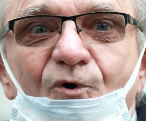 09.11.2020., Zagreb - Branimir Glavas obratio se okupljenim medijima na temu: Otvoreno pismo Glavnoj drzavnoj odvjetnici Zlati Hrvoj Sipek koje je tom prilikom urudzbirao u DORH-u. Pismo se temelji na dugogodisnjem krsenju zakona i Ustava RH u radu DORH-a. Photo: Sanjin Strukic/PIXSELL
