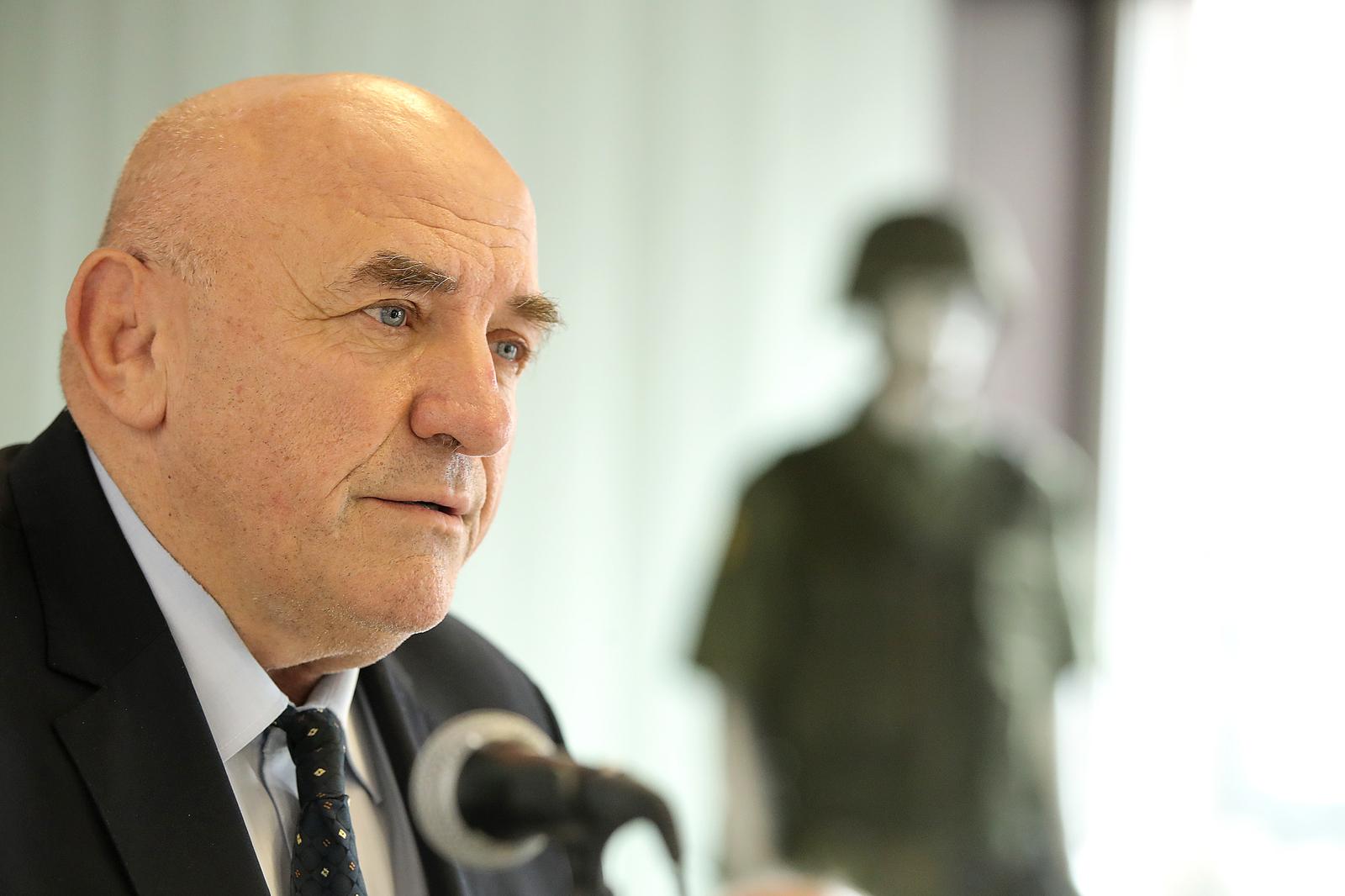 9.11.2021., Zagreb - Konferencija za medije u organizaciji braniteljskih udruga na temu Huljenje svetinja hrvatskog Domovinskoga rata i hrvatskih branitelja odrzana je u Domu specijalne policije. General zbora u miru Josip Lucic. 
Photo: Goran Stanzl/PIXSELL Photo: Goran Stanzl/PIXSELL