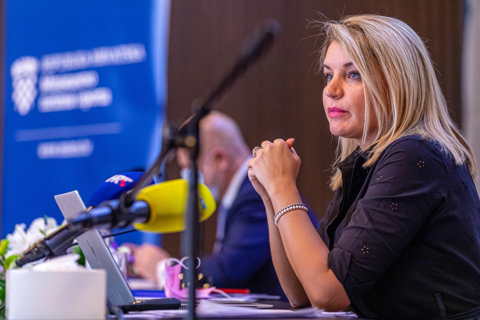 10.05.2021..,Rovinj  - rMinistrica turizma i sporta Nikolina Brnjac danas je u Rovinju predstavila nacrt podkomponente "Razvoj odrzivog, inovativnog i otpornog turizma", koja je dio komponente Gospodarstvo u Nacionalnom planu za oporavak i otpornost koji je kreiran kao odgovor na pandemiju koronavirusa.rPhoto: Srecko Niketic/PIXSELL