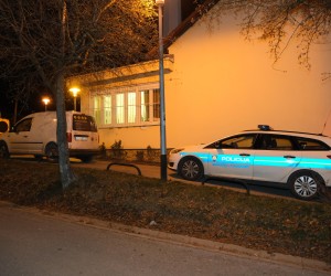 11.01.2022., Zagreb - Malo prije 18 sati nepoznati pljackas opljackao je poslovnicu Hrvatske poste u zagrebackom naselju Markusevec. Photo: Slaven Branislav Babic/PIXSELL