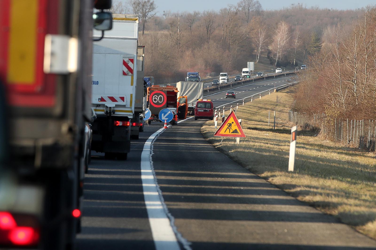 11.02.2022.,  Zagreb - Oko 4.20 na autocesti A1, u blizini Demerja doslo je do prometne nesrese u kojoj je smrtno stradala jedna osoba. Policijski ocevid je u tijeku, a premet se odvija usporeno jednom prometnom trakom. Photo: Igor Kralj/PIXSELL
