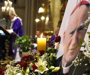 11.03.2016., Zagreb - U Zagrebackoj katedrali nadbiskup kardinal Josip Bozanic odrzao je misu povodom 14 godisnjice smrti nadbiskupa i kardinala Franje Kuharica.rPhoto: Davor Visnjic/PIXSELL