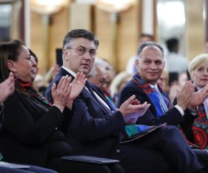 11.04.2022., Zagreb - Otvorenje medjunarodne konferencije povodom obiljezavnja svjetskog dana Roma. Andrej Plenkovic, Veljko Kajtazi.
   Photo: Slavko Midzor/PIXSELL