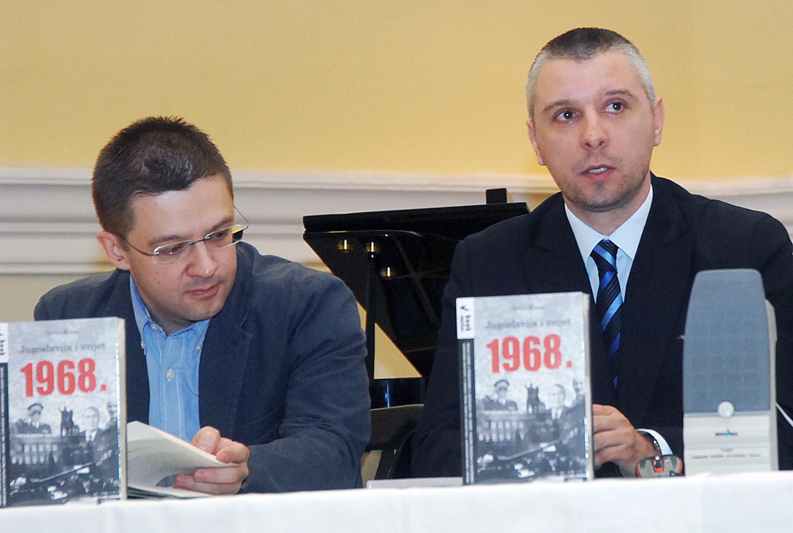 13.03.2012., Sisak - U prepunoj dvorani Glazbene skole Fran Lhotka promovirana je knjiga sisckog povjesnicara dr.sc.Hrvoja Klasica "Jugoslavija i svijet 1968."rPhoto: Nikola Cutuk/PIXSELL