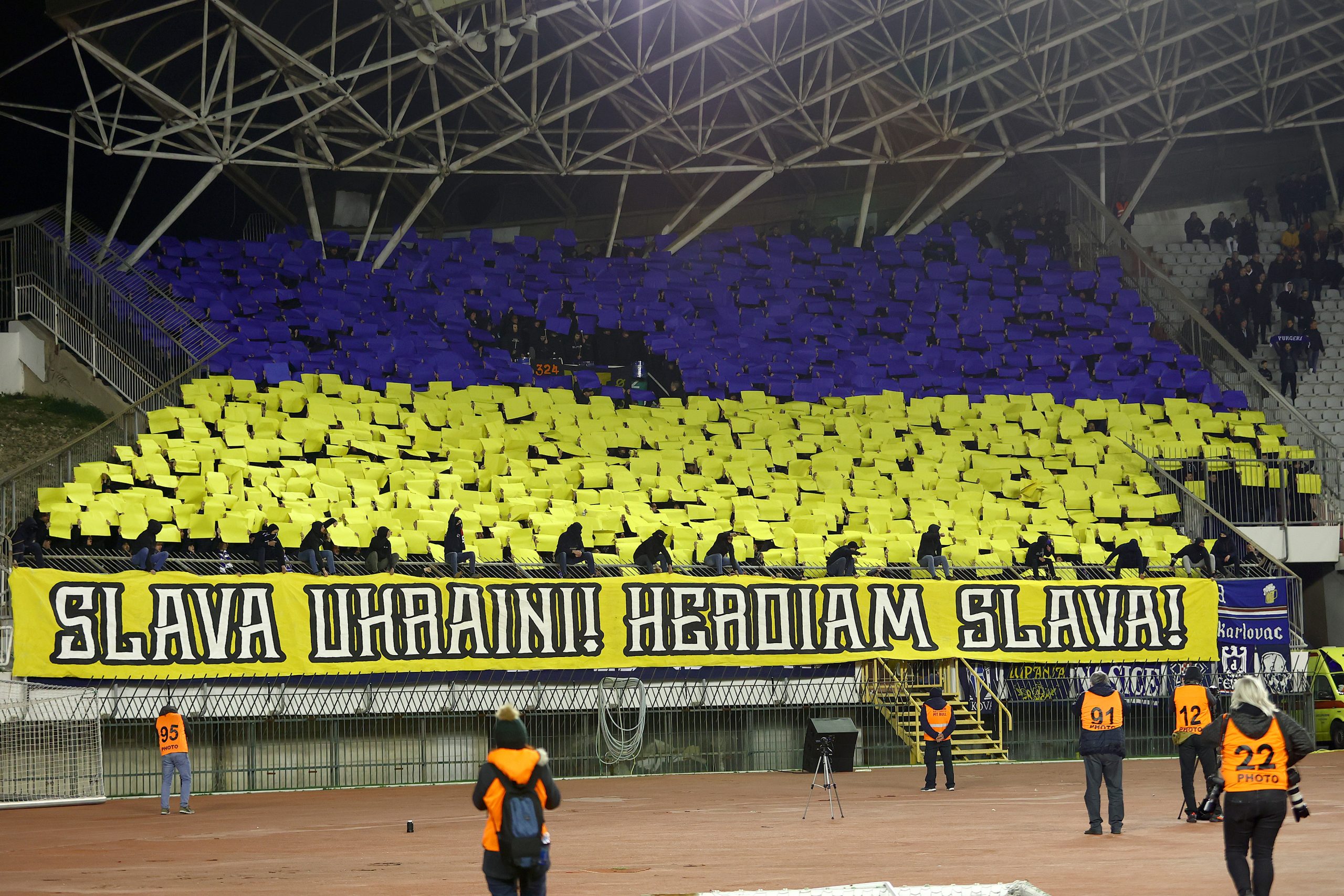 12.03.2022., stadion Poljud, Split - Hrvatski Telekom Prva liga, 27. kolo, HNK Hajduk - GNK Dinamo. Navijaci Dinama, Bad Blue Boysi izrazili su podrsku narodu Ukrajine.   Photo: Miroslav Lelas/PIXSELL