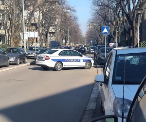 13, March, 2022, Belgrade - A bomb was found in Sremskih odreda Street in New Belgrade, near the Sevdah restaurant, a bomb was found under a Mercedes B class car, the police closed the street and a police team is waiting to deactivate the bomb. Photo: M.M./ATAImages  13, ozujak, 2022, Beograd  - U Ulici Sremskih odreda na Novom Beogradu, kod restorana Sevdah ispod automobila Mercedes B klase pronadjena je bomba. Policija je zatvorila ulicu i ceka se ekipa policije koja ce deaktivirati bombu. Photo: M.M./ATAImages Photo: M.M./ATAImages/PIXSELL