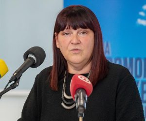 13.10.2021., Zadar - U Luci Gazenica potpisan je ugovor u izgradnji i opremanju sest brzih brodica za uspostavu hitne pomorske medicinske sluzbe.  Ravnateljica Zavoda za hitnu medicinu Maja Grba Bujevic, 
  Photo: Dino Stanin/PIXSELL