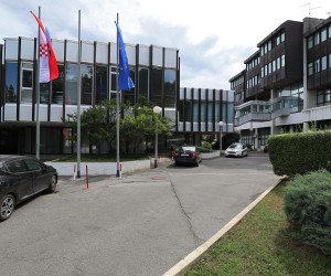 Zagreb: Nepoznati aktivisti jajima zasuli ulaz u Ministarstvo zdravstva 14.08.2018., Zagreb - Ulaz u zgradu Ministarstva zdravstva na Ksaveru nepoznati aktivisti zasuli su jajima.rr Photo: Jurica Galoic/PIXSELL