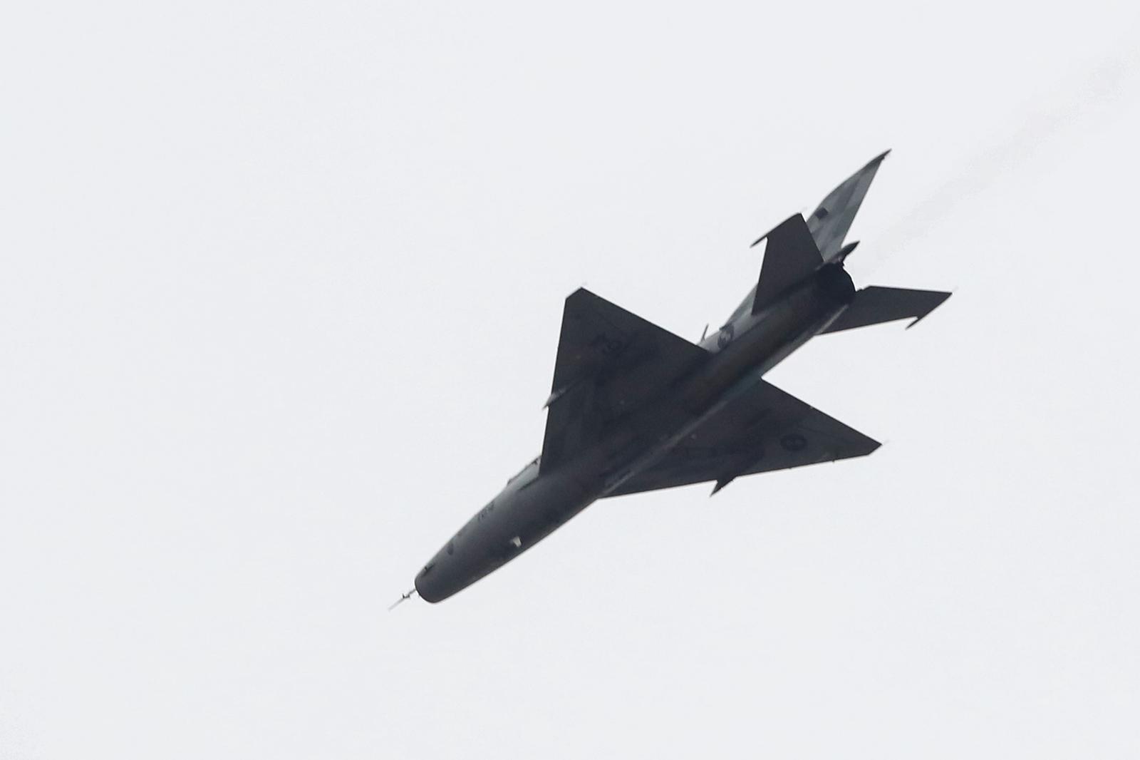15.03.2022., Zagreb - Dva borbena zrakoplova Rafale preletjela su Zagreb, a tri MiG-a Hrvatskog ratnog zrakoplovstva presrela su ih te otpratila do zracne luke Franjo Tudjman u sklopu zajednickih vojnih vjezbi Hrvatske i Francuske. Photo: Luka Stanzl/PIXSELL