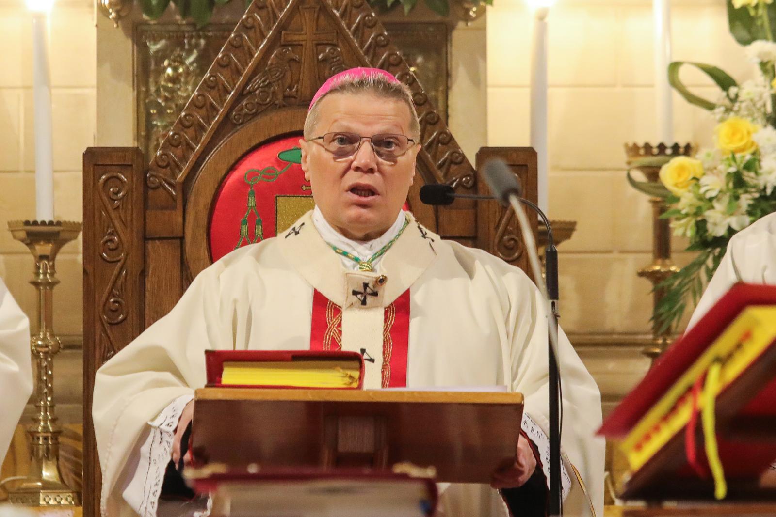 17.04.2022., Osijek - Sredisnje uskrsno euharistijsko slavlje u konkatedrali sv. Petra i Pavla u Osijeku predvodio je nadbiskup Djuro Hranic.  Photo: Dubravka Petric/PIXSELL