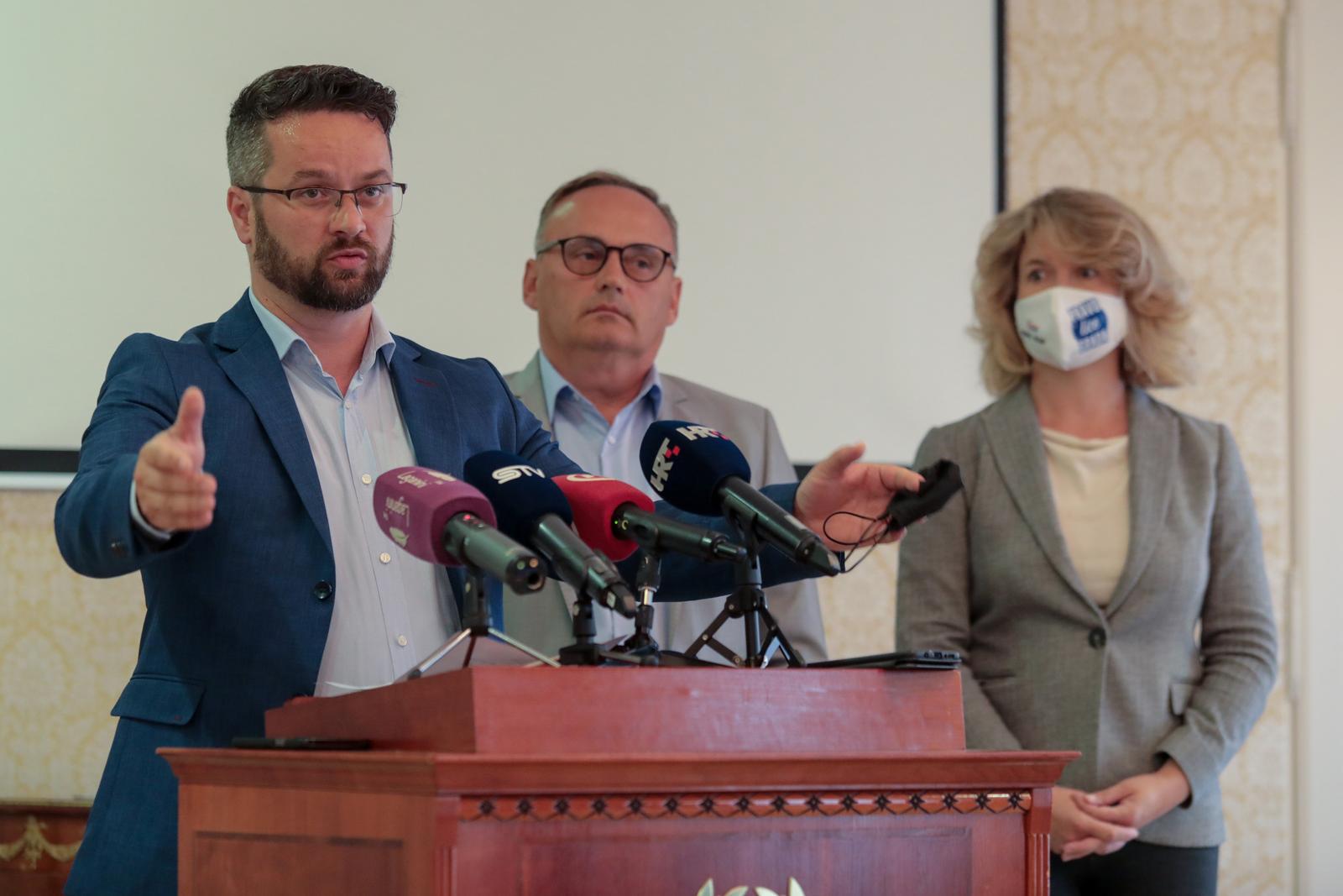 17.05.2021., Osijek - Konferencija za medije u stozeru Berislava Mlinarevica. Photo: Dubravka Petric/PIXSELLr