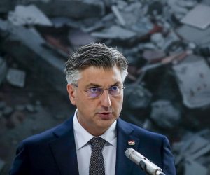 17.11.2021., Zagreb - U Nacionalnoj sveucilisnoj knjiznjici predsjednik Vlade Andrej Plenkovic sudjelovao je na otvorenju izlozbe ZRTVA VUKOVARA 1991. u suvremenoj umjetnosti temeljem medjunarodnog natjecaja za vizualne umjetnosti iz 2020./2021. Predsjednik Vlade Andrej Plenkovic.
  Photo: Slavko Midzor/PIXSELL
