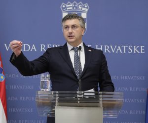 18.03.2022.,Zagreb, predsjednik Vlade pozvao je predstavnike oporbenih stranaka na sastanak dijaloga o situaciji u Ukrajini te mjerama koje Hrvatska poduzima, izbjeglicki vla te okolnosti pada vojne letjelice u Zagrebu. Nakon sastanka premijer dao izjavu za medije.   Photo: Robert Anic/PIXSELL