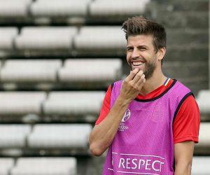 20.06.2016., stadion Chaban-Delmas, Bordeaux, Francuska - Spanjolska nogometna reprezentacija odradila je sluzbeni trening na stadionu Chaban-Delmas umjesto na stadionu Bordeauxa kako bi se na istom sacuvao  travnjak za sutrasnju utakmicu protiv reprezentacije Hrvatske u 3. kolu skupine D. Gerard Pique. rPhoto: Goran Stanzl/PIXSELL
