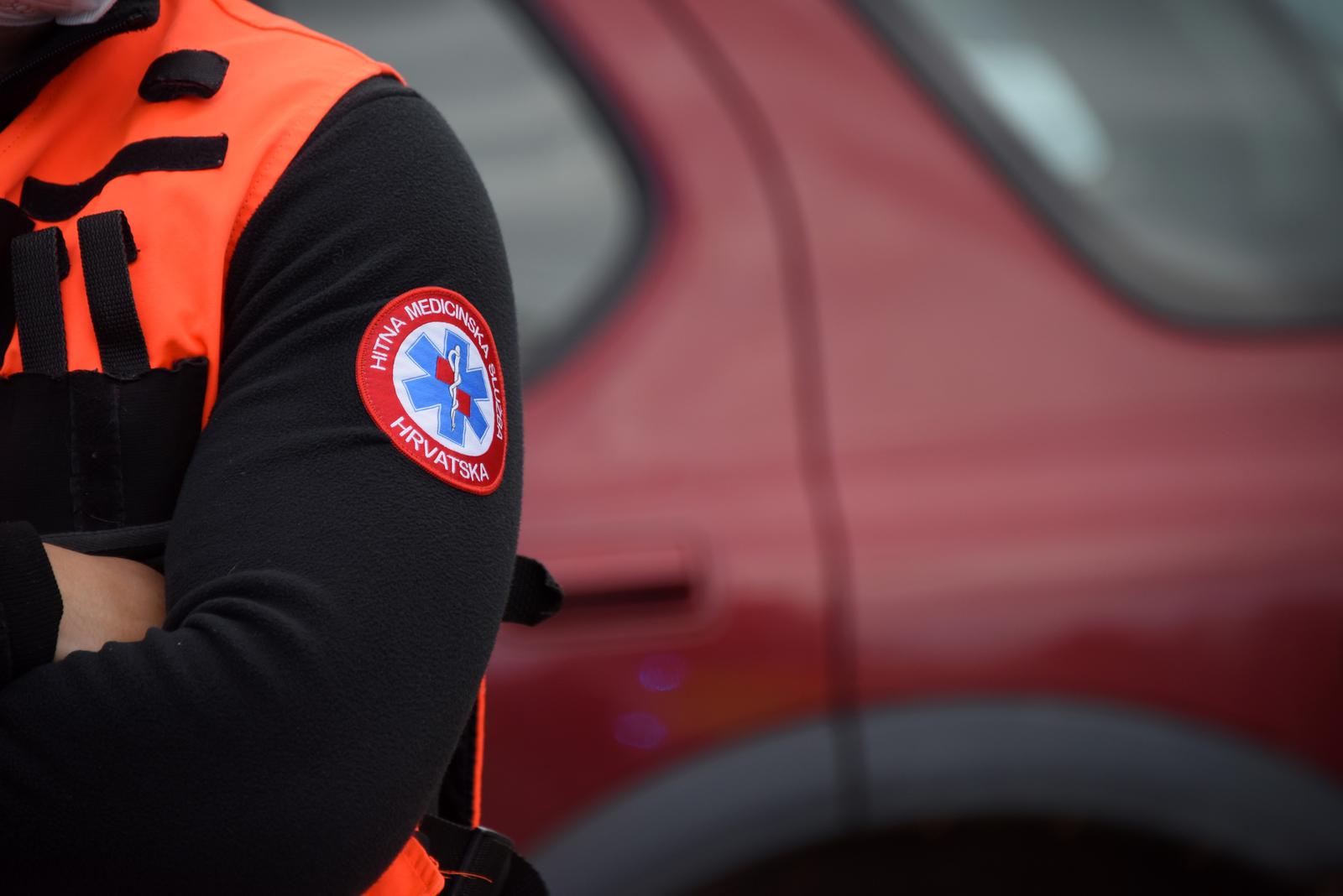21.02.2022., Pula - Paljenjem sirena tocno u podne djelatnici Hitne pomoci i sanitetskog prijevoza prosvjedovali su jer jedino njihovi djelatnici nemaju benificiran radni staz. Photo: Sasa Miljevic/PIXSELL