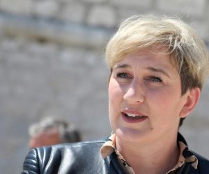 21.04.2021., Sibenik - Tonci Restovic, kandidat za sibenskog gradonacelnika organizirao je neformalno druzenje s aktualnim dalmatinskim SDP-ovim gradonacelnicima koji mu pruzaju svoju podrsku. Ivana Markovic, gradonacelnica Supetra. rPhoto: Dusko Jaramaz/PIXSELL