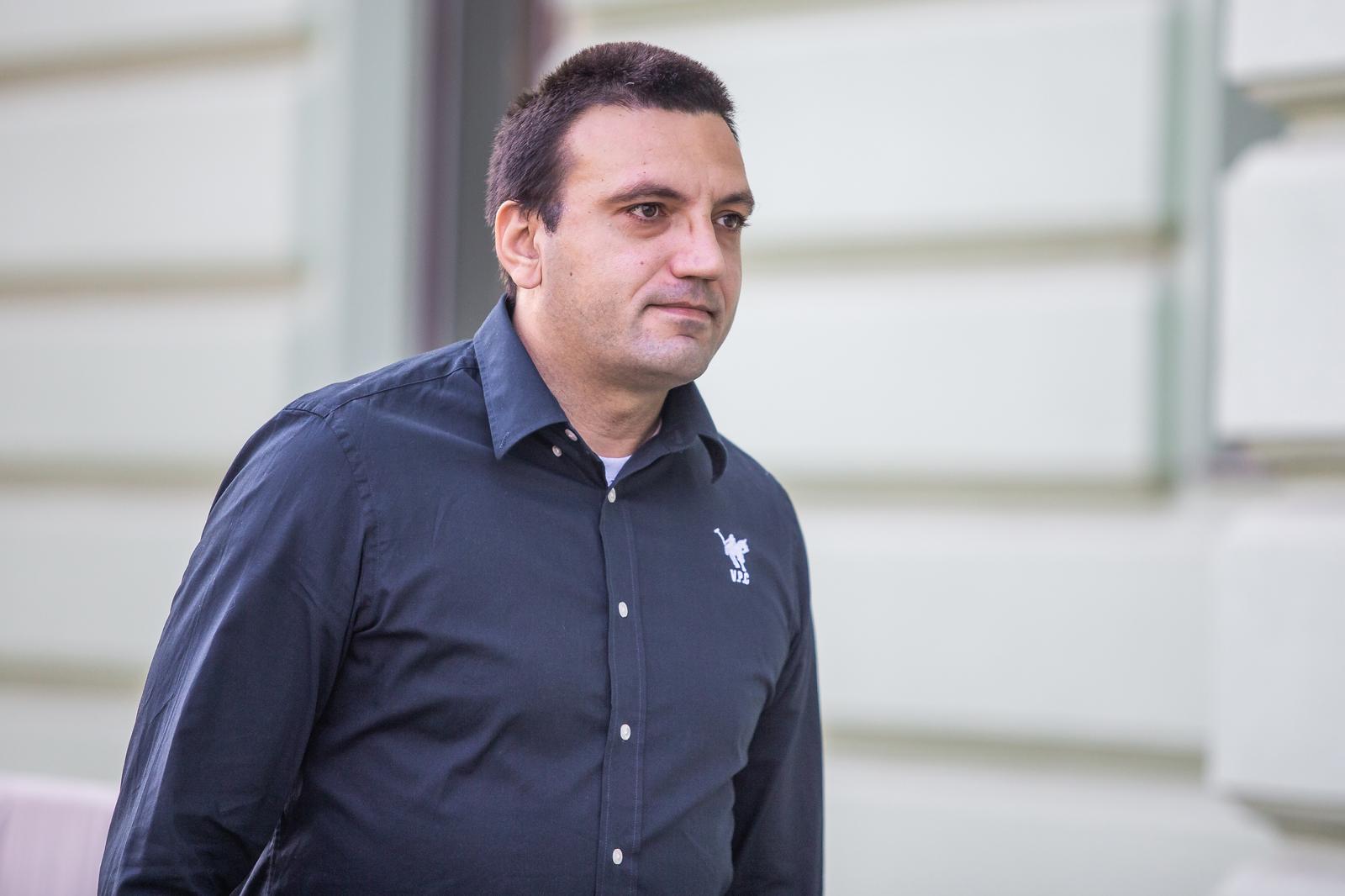 22.09.2020., Osijek - Na Zupanijskom sudu u Osijeku nastavljeno je sudjenje optuzenima u aferi SMS-a. Franjo Varga u pratnji odvjetnika stigao je na sud. Photo: Davor Javorovic/PIXSELL