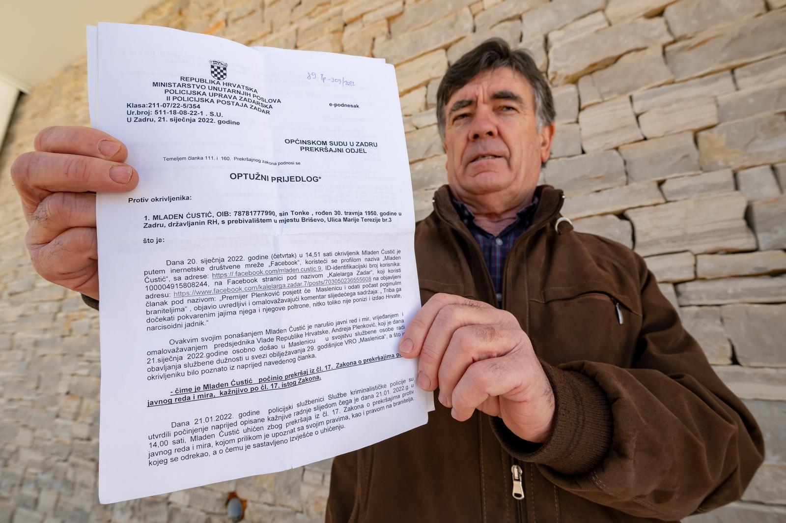 24.01.2022., Zadar - Mladena Custica iz Briseva priveli su policijski sluzbenici, a potom je dobio i optuzni prijedlog zbog komentara o Andreju Plenkovicu na svom Facebook profilu.    Photo: Dino Stanin/PIXSELL