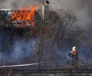 24.03.2022., Sarajevo, Bosna i Hercegovina - Pozar na objektima u blizini Zeljeznicke stanice u Sarajevu. Photo: Armin Durgut/PIXSELL