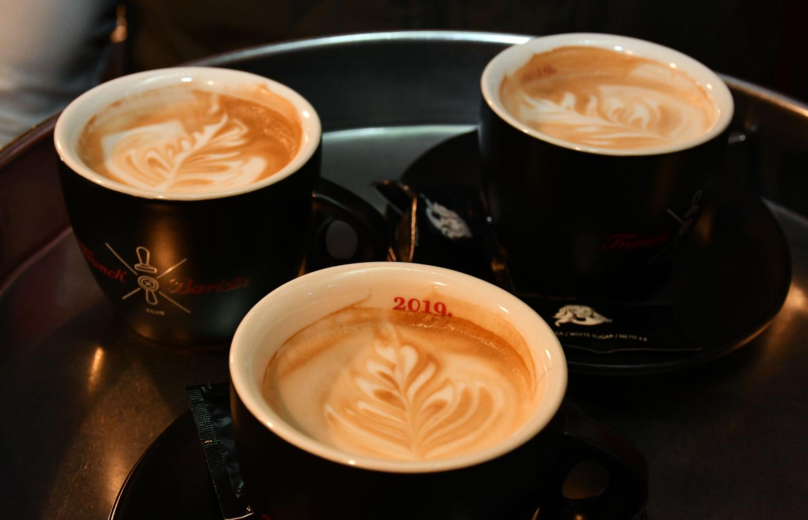 24.11.2020., Slavonski Brod - Vlasnik caffe bara Come back Damir Huljic dobio je  prestizno priznanje Franck Barista Cluba za vrhunski pripremljenu kavu."nPhoto: Ivica Galovic/PIXSELL