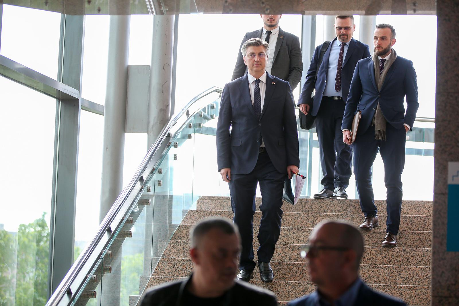 26.04.2022., Zagreb - Sastanak predstavnika pregovarackih odbora Vlade RH s celnicima pregovarackih odbora sindikata javnih sluzbi i sindikata drzavne sluzbe, o sklapanju temeljnog kolektivnog ugovora za sluzbenike i namjestenike u javnim sluzbama i kolektivnog ugovora za drzavne sluzbenike i namjestenike. Andrej Plenkovic. Photo: Matija Habljak/PIXSELL