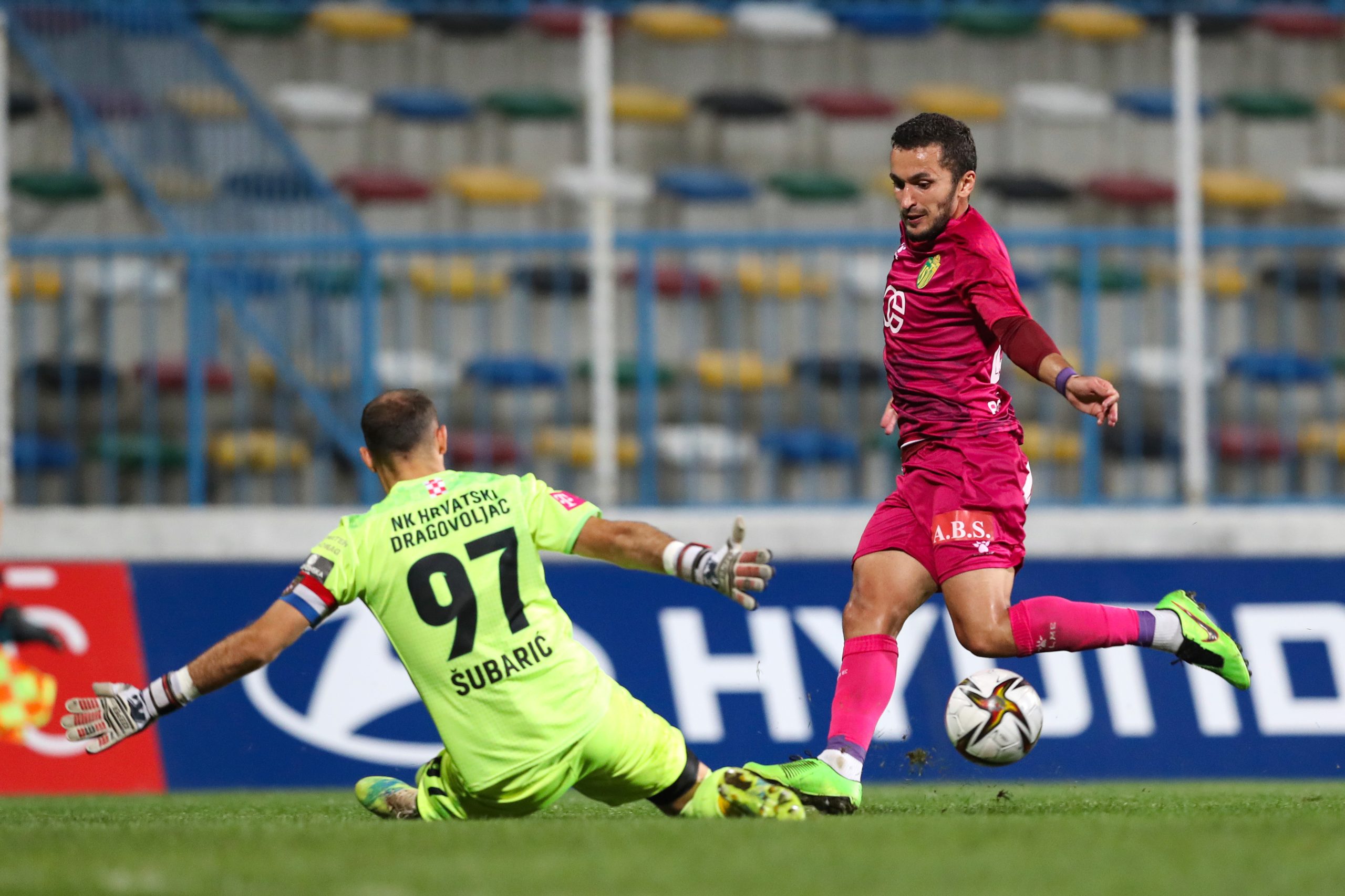 27.09.2021., stadion u Kranjcevicevoj, Zagreb - Hrvatski Telekom Prva liga, 10. kolo, NK Hrvatski dragovoljac - NK Istra 1961. rZvonimir Subaric, Serder Serderov Photo: Luka Stanzl/PIXSELL