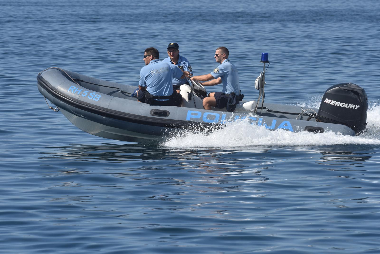 28.08.2020., Sibenik - Brod pomorske policije u kanalu sv. Ante u Sibeniku.rPhoto: Hrvoje Jelavic/PIXSELL