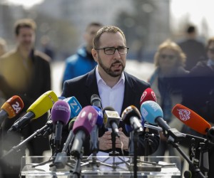 29.03.2022,Zagreb -  Otvaranje pjesackog Savskog mosta za javnost nakon kompletne rekonstrukcije. Most je otvorio gradonacelnik Tomislav Tomasevic sa suradnicima.
  Photo: Jurica Galoic/PIXSELL