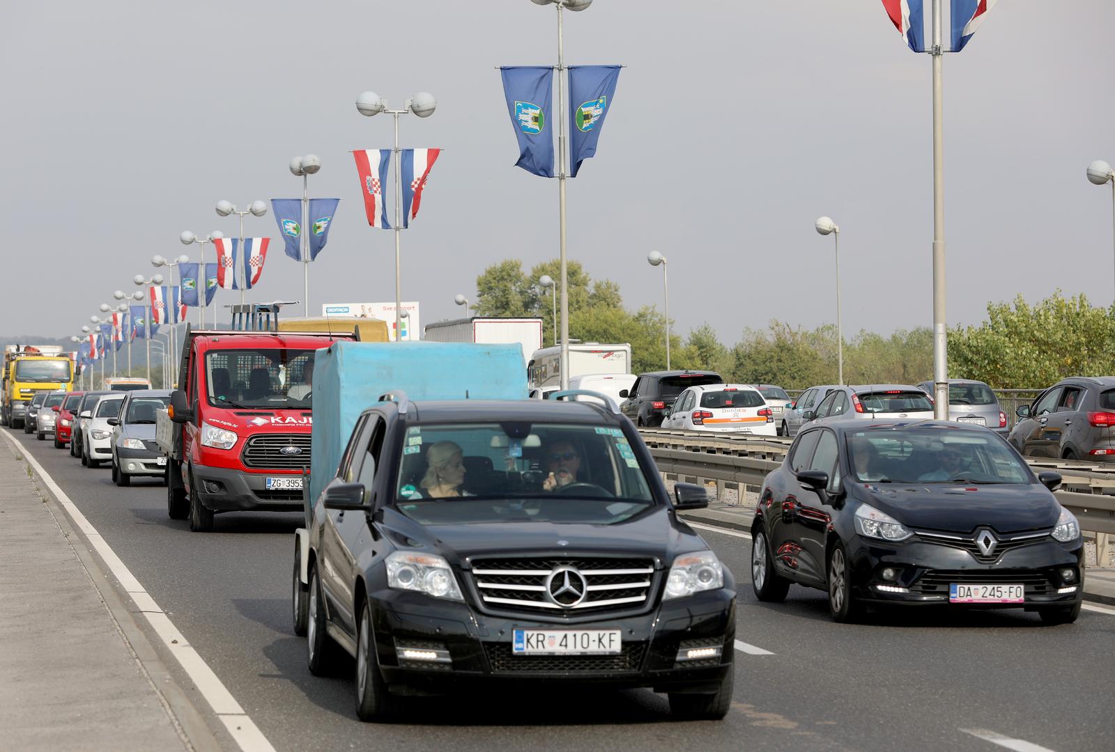 29.09.2021., Zagreb - Zbog iznenada zatvorene dionice autoceste A2 izmedju Jankomira i Zapresica dolazi do velikih prometnih guzvi. Photo: Robert Anic/PIXSELL