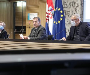 29.10.2021., Zagreb - Nacionalni stozer civilne zastite odrzao je konferenciju za medije u Nacionalnoj i sveucilisnoj knjiznici. Ravnateljica Klinike za infektivne bolesti "Dr. Fran Mihaljevic" Alemka Markotic, ministar zdravstva Vili Beros, ministar unutarnjih poslova Davor Bozinovic, ravnatelj Hrvatskog zavoda za javno zdravstvo (HZJZ) Krunoslav Capak.   Photo: Robert Anic/PIXSELL