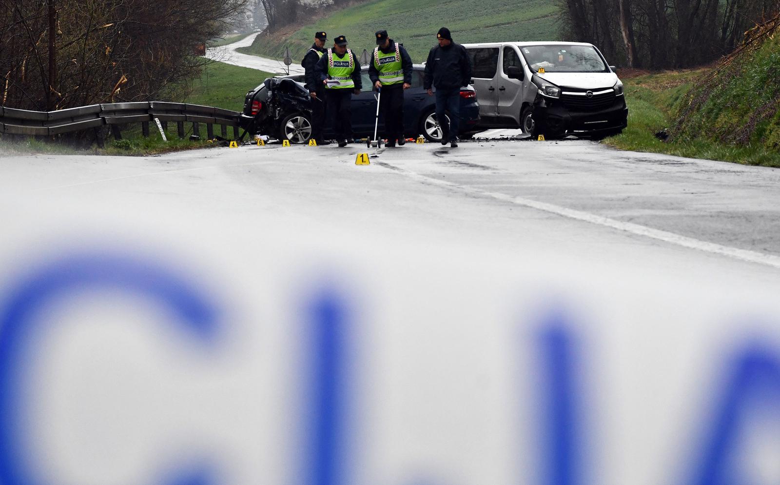 31.03.2022., Mihaljevci, Pozega - U sudaru tri automobila na dionici ceste  Pozega - Velika kod mjesta Mihaljevci smrtno stradala jedna osoba. Photo: Ivica Galovic/PIXSELL