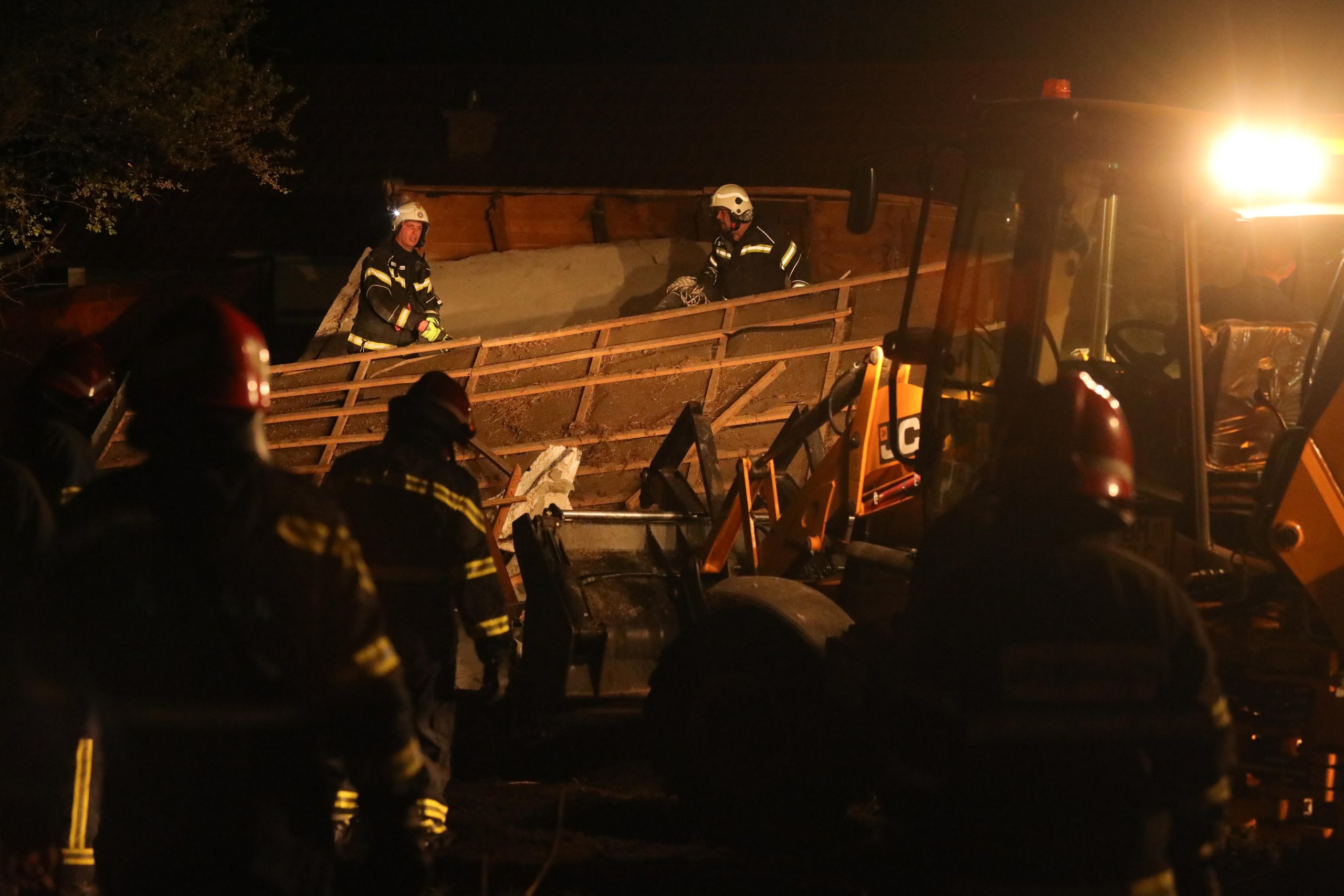 31.03.2022., Bilje - U naselju nedaleko Osijeka u kuci je eksplodirala plinska boca, vatrogasci pretrazuju rusevine za muskarcem koji je u njoj zivio. Photo: Dubravka Petric/PIXSELL