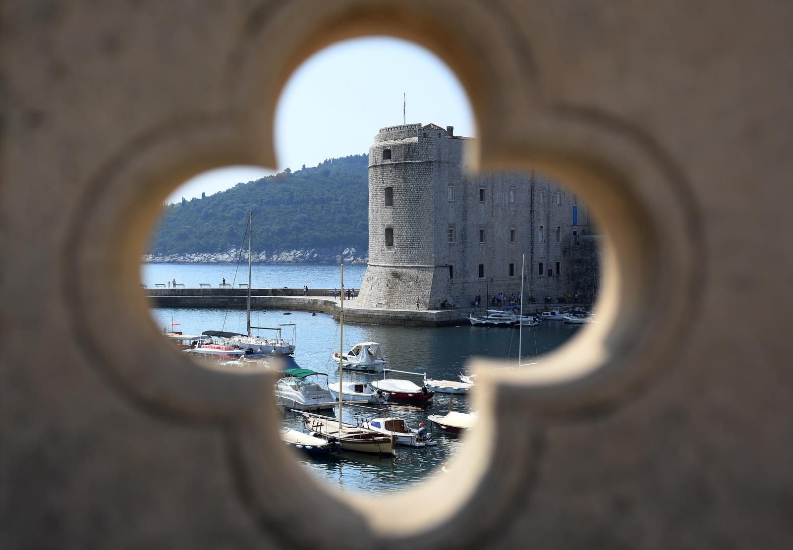 13.08.2018., Dubrovnik - Plaza Banje i pogled s plaze na Stari grad. rPhoto: Marko Lukunic/PIXSELL