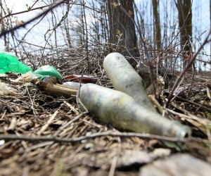 11.04.2013., Koprivnica - Gradjevinski otpad, plastika, staklo i druge vrste otpada zbog neodgovornih gradjana jos uvijek zavrsavaju u prirodi. Foto: Marijan Susenj/PIXSELL