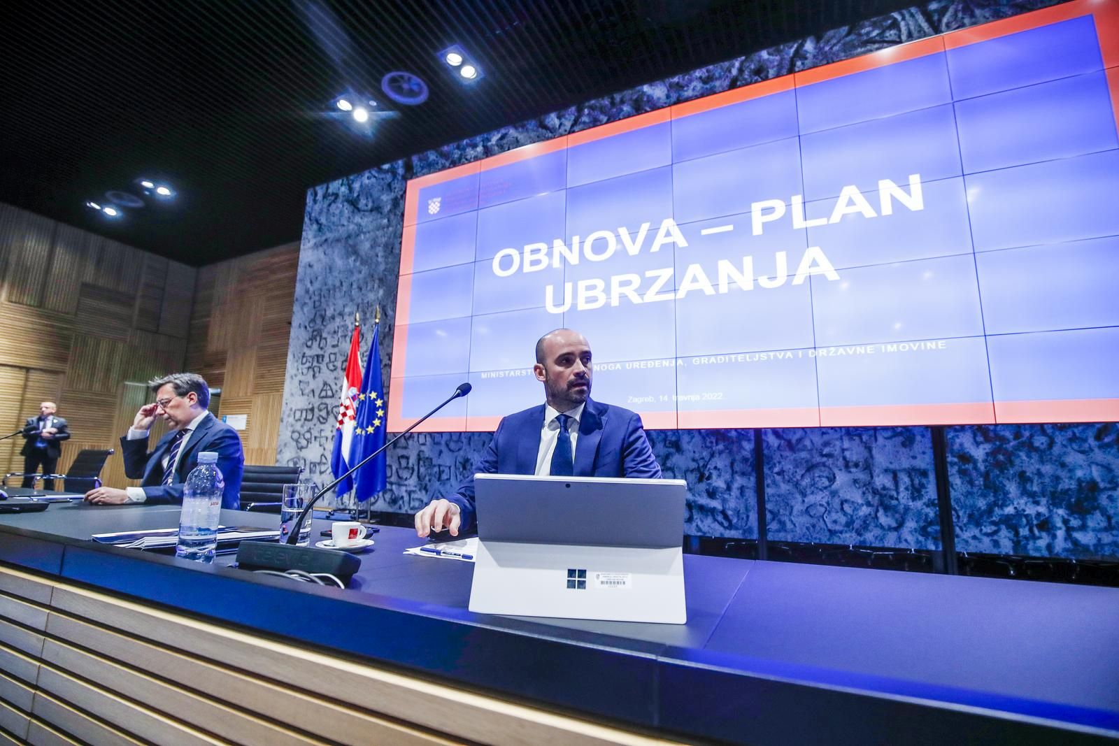 14.04.2022., Zagreb - Ministar prostornoga uredjenja, graditeljstva i drzavne imovine Ivan Paladina predstavio je na konferenciji za medije, odrzanoj u Nacionalnoj i sveucilisnoj knjiznici, plan ubrzanja obnove nakon potresa. Photo: Slavko Midzor/PIXSELL