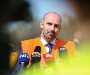 06.04..2022.,Sisak - Predsjednik Vlade RH Andrej Plenkovic posjetio je Sisacko-moslavacku zupaniju te obisao gradiliste novog mosta preko rijeke Odre te radove na trasi Autoceste A11  dionice Lekenik-Sisak. Ministar prostornog uredjenja, graditeljstva i drzavne imovine Ivan Paladina dao je izjavu za medije povodom napisa u medijima Photo: Zeljko Hladika/PIXSELL