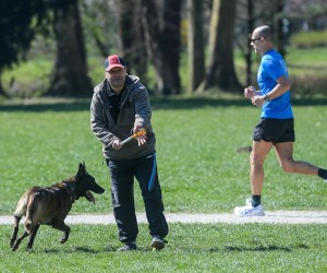 16.03.2020., Park Maksimir, Zagreb - Unatoc strahu od korona virusa ljudi su izasli u park Maksimir i uzivali u prekrasnom suncanom danu.Photo: Marko Prpic/PIXSELL (16.03.2020., Park Maksimir, Zagreb - Unatoc strahu od korona virusa ljudi su izasli u