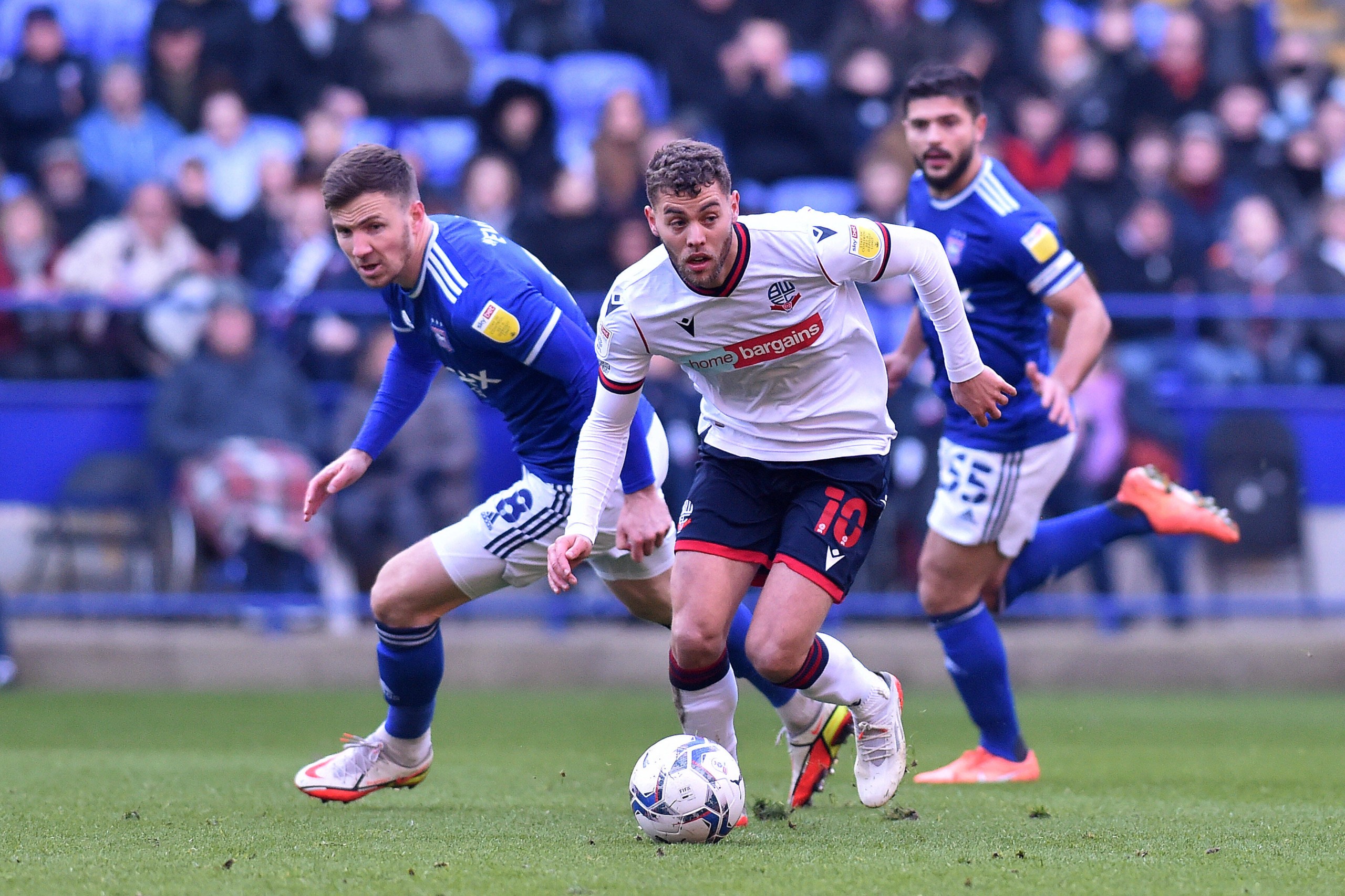 Bolton Wanderers v Ipswich Town - Sky Bet League One Dion Charles of Bolton Wanderers tussles with Lee Evans of Ipswich Town during the Sky Bet League 1 match between Bolton Wanderers and Ipswich Town at the Reebok Stadium, Bolton on Saturday 15th January 2022. Bolton Greater Manchester United, ManU Kingdom PUBLICATIONxNOTxINxFRA Copyright: xMIxNewsx originalFilename:fletcher-boltonwa220115_npAS2.jpg