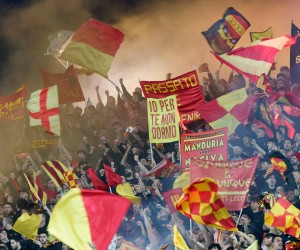Lecce v Pordenone - Serie B US Lecce Supporters during the Italian soccer Serie B match US Lecce vs Pordenone Calcio on May 06, 2022 at the Stadio Via del Mare in Lecce, Italy Lecce Italy PUBLICATIONxNOTxINxFRA Copyright: xEmmanuelexMastrodonatox originalFilename:livemedia-usleccev220506_npRAZ.jpg