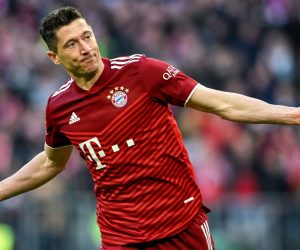 epa09904718 Bayern's Robert Lewandowski celebrates after scoring the 2-0 lead during the German Bundesliga soccer match between FC Bayern Muenchen and Borussia Dortmund at Allianz Arena in Munich, Germany, 23 April 2022.  EPA/FILIP SINGER CONDITIONS - ATTENTION: The DFL regulations prohibit any use of photographs as image sequences and/or quasi-video.