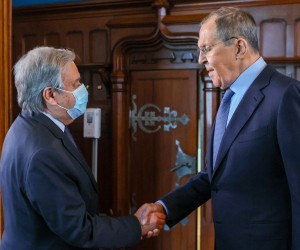 epa09909680 A handout photo made available by the press service of the  Russian Foreign Affairs Ministry shows Russian Foreign Minister Sergei Lavrov (R) and UN Secretary-General Antonio Guterres (L) shaking hands during their meeting in Moscow, Russia, 26 April 2022. UN Secretary-General is on a working visit to Moscow.  EPA/RUSSIAN FOREIGN AFFAIRS MINISTRY HANDOUT MANDATORY CREDIT / HANDOUT EDITORIAL USE ONLY/NO SALES