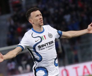 epa09912802 Inter's Ivan Perisic jubilates after scoring during the Italian Serie A soccer match Bologna FC vs FC Inter at Renato Dall'Ara stadium in Bologna, Italy, 27 April 2022.  EPA/ELISABETTA BARACCHI
