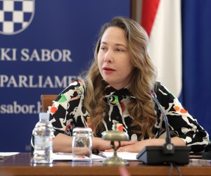 Zagreb, 28.04.2022. - Tematska sjednica saborskog Odbora za ravnopravnost spolova na temu "Prihvat, potrebe i tretman ukrajinskih izbjeglica u Hrvatskoj".
Na fotografiji Marija Selak Raspudić.
foto HINA/ Edvard ŠUŠAK/ es